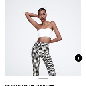 Never worn! color is yellow for the pants. I couldn’t find it in the zara site